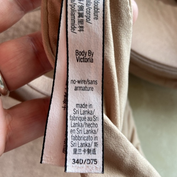 Victoria’s Secret No Wire Cross Tan Bra size 34D gentle use - Picture 4 of 4